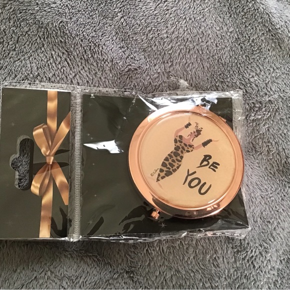 Brand New Compact Mirror - Picture 2 of 3